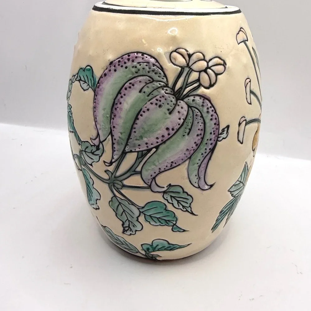 Vintage‎ Macau Hand Painted Porcelain Ginger Jar Floral Chinoiserie Decorative